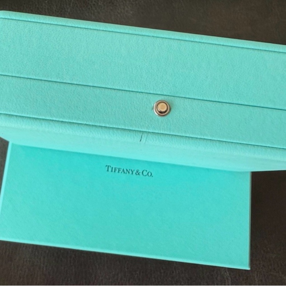 Tiffany & Co. Elegant Gold Drop Earrings - Picture 11 of 13